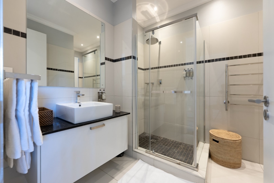 To Let 4 Bedroom Property for Rent in Fresnaye Western Cape